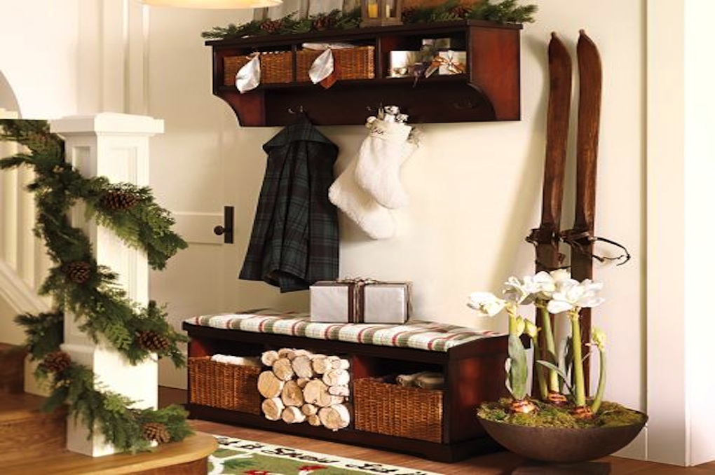 Decorate with vintage skis